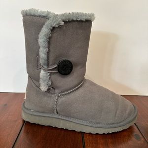 UGG Bailey Boots gray size 8 W